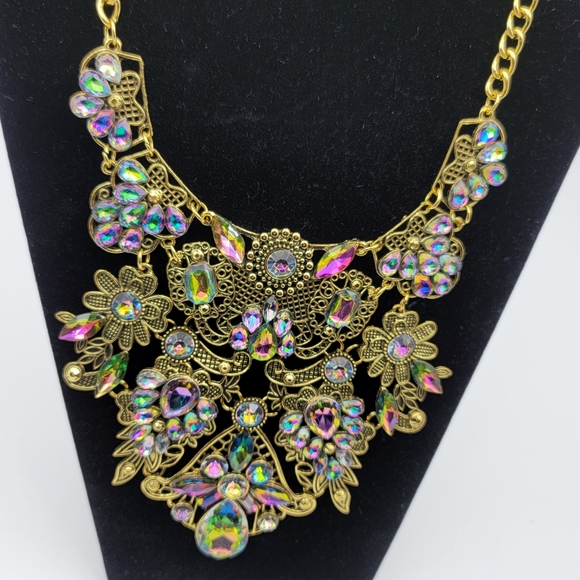 Fashion statement Multicolor rhinestone Bib necklace - Picture 4 of 6